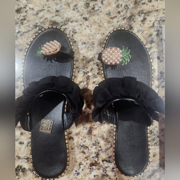 Shoes - Black Pineapple Sandals